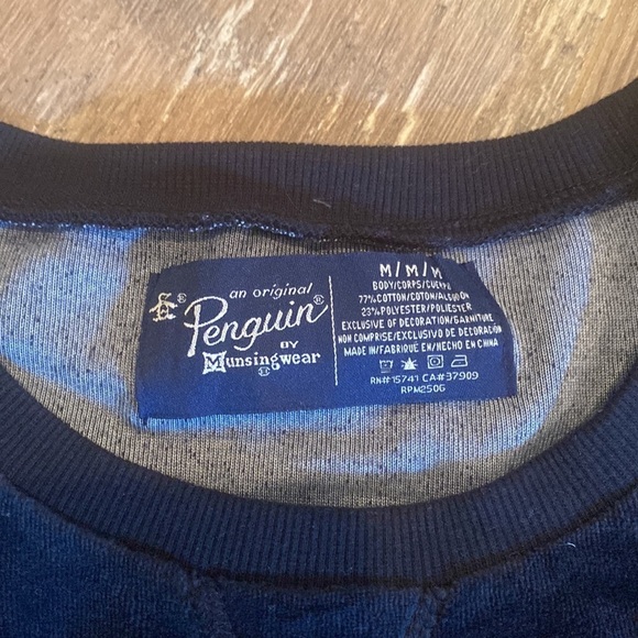 Original Penguin Women’s Dark Blue Velvet Sweater Size Medium - Picture 5 of 5